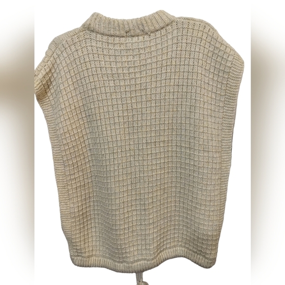 (1350) Universal Thread Women's Cream Sleeveless Knit Vest One Size - Picture 5 of 8